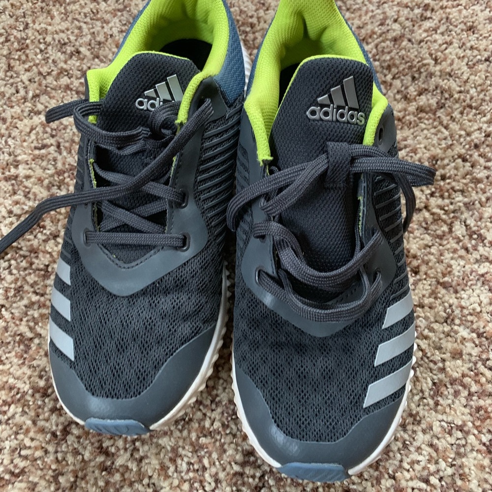 Boys Adidas Size 5